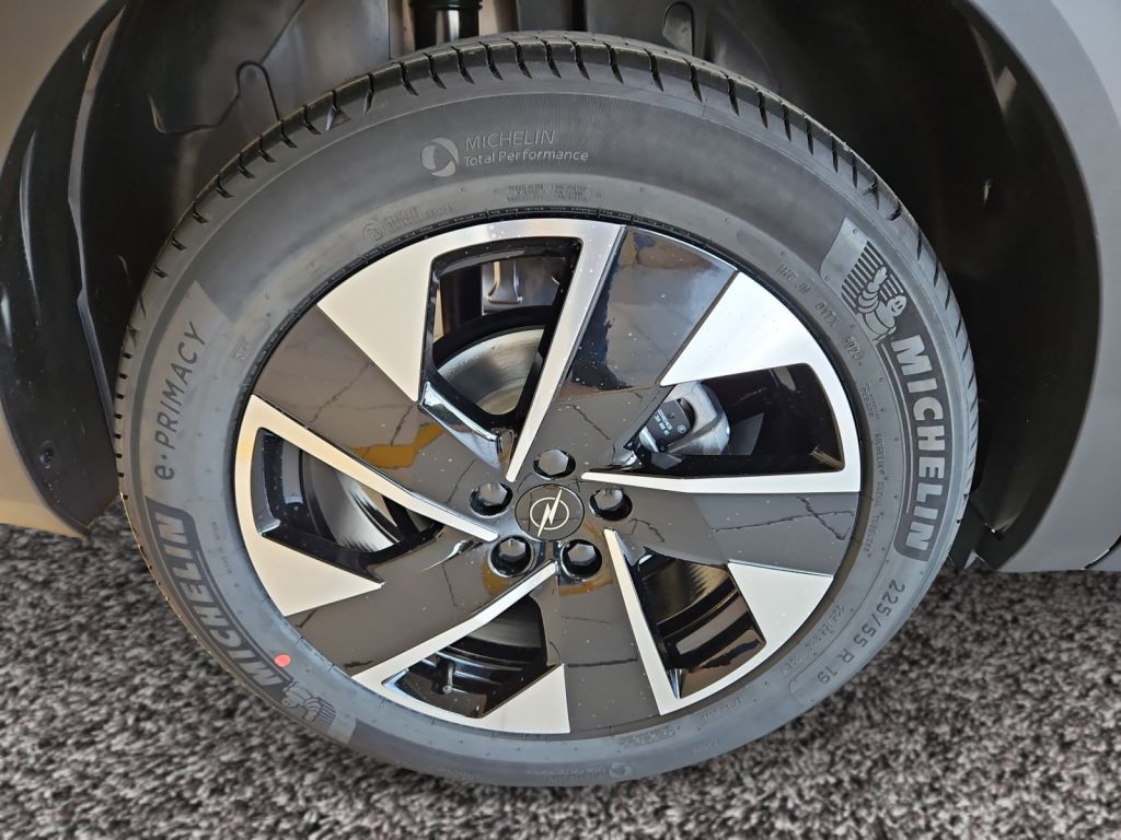 Fahrzeugabbildung Opel Grandland 1.2 DI Hybrid 48 V Automatik GS
