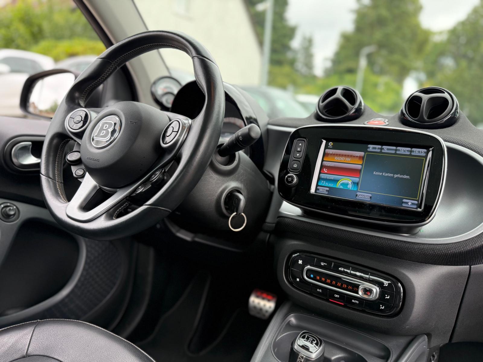 Smart ForTwo BRABUS*JBL*PANORAMA*KAMERA*NAVI*AMBIENTE*