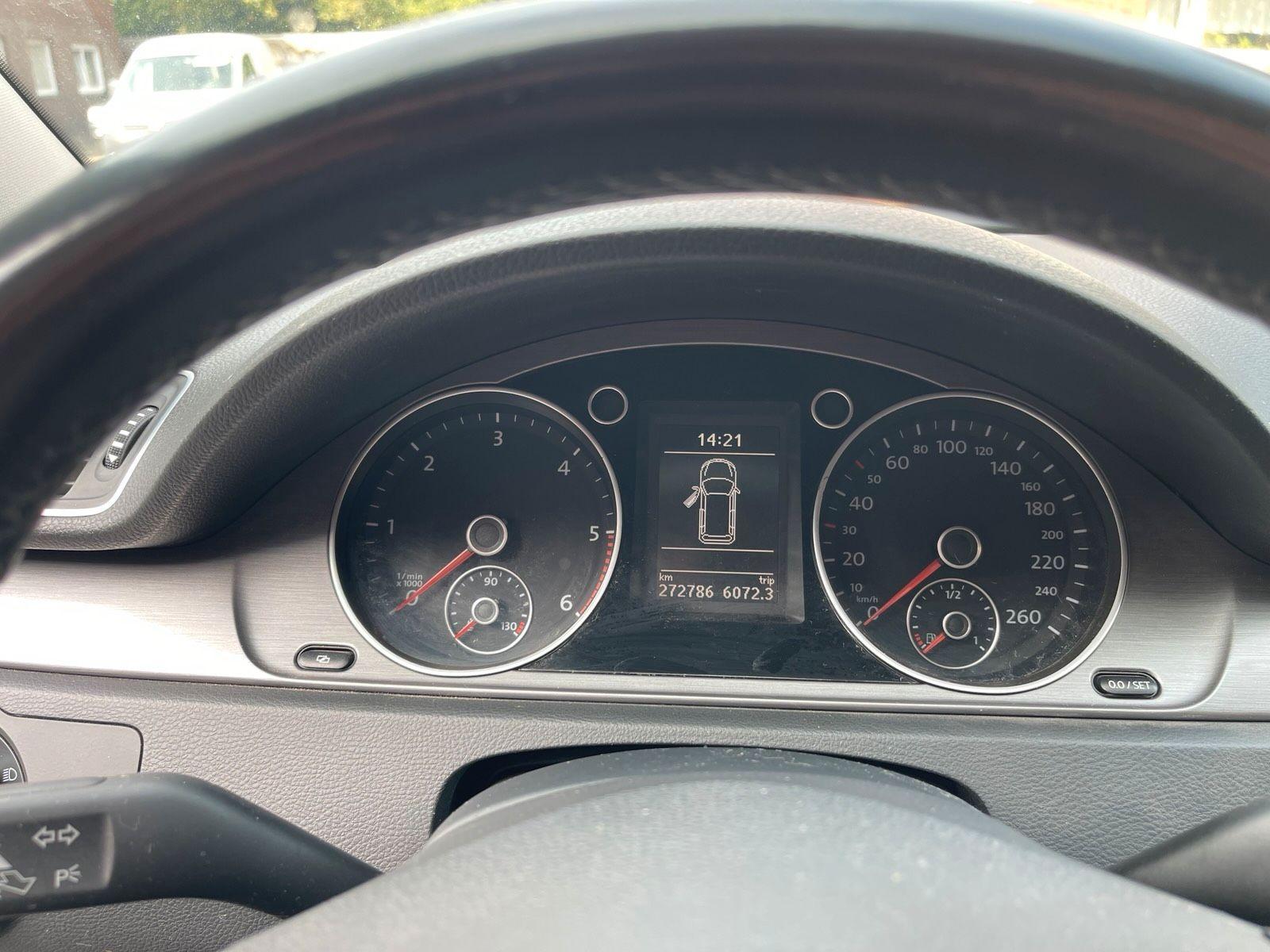 Volkswagen Passat 2012 — photo 11