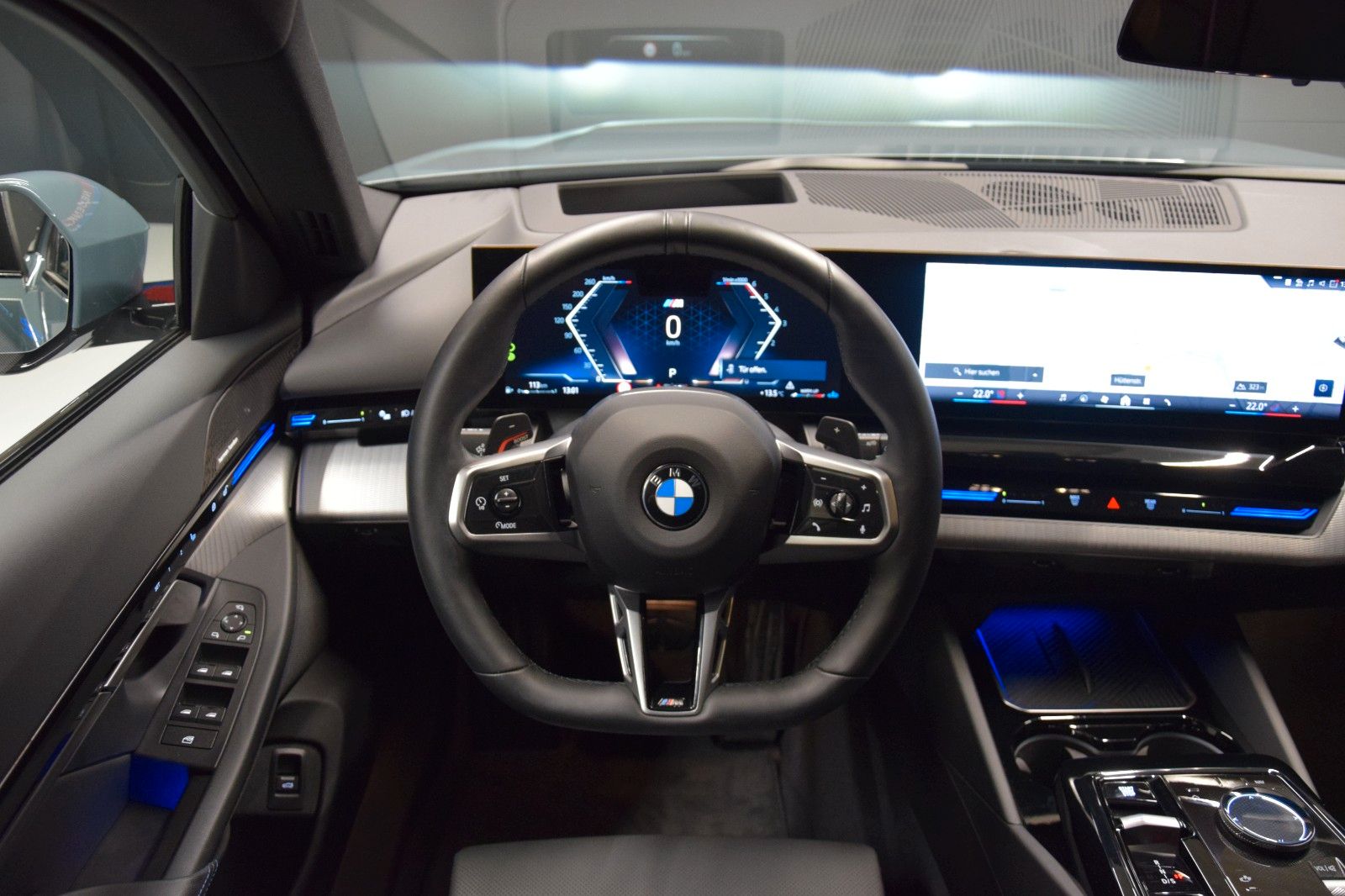 Fahrzeugabbildung BMW 520d xDrive Tour M Sport Pro Iconic Glow Stndhzg