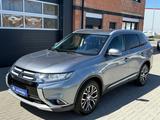 Mitsubishi Outlander Plus 4WD *7 SITZER*KAMERA*TEMPO* - Mitsubishi Outlander Plus mit Diesel-Antrieb