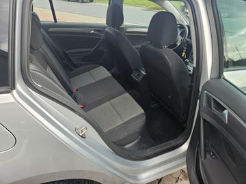 Volkswagen Golf - 5