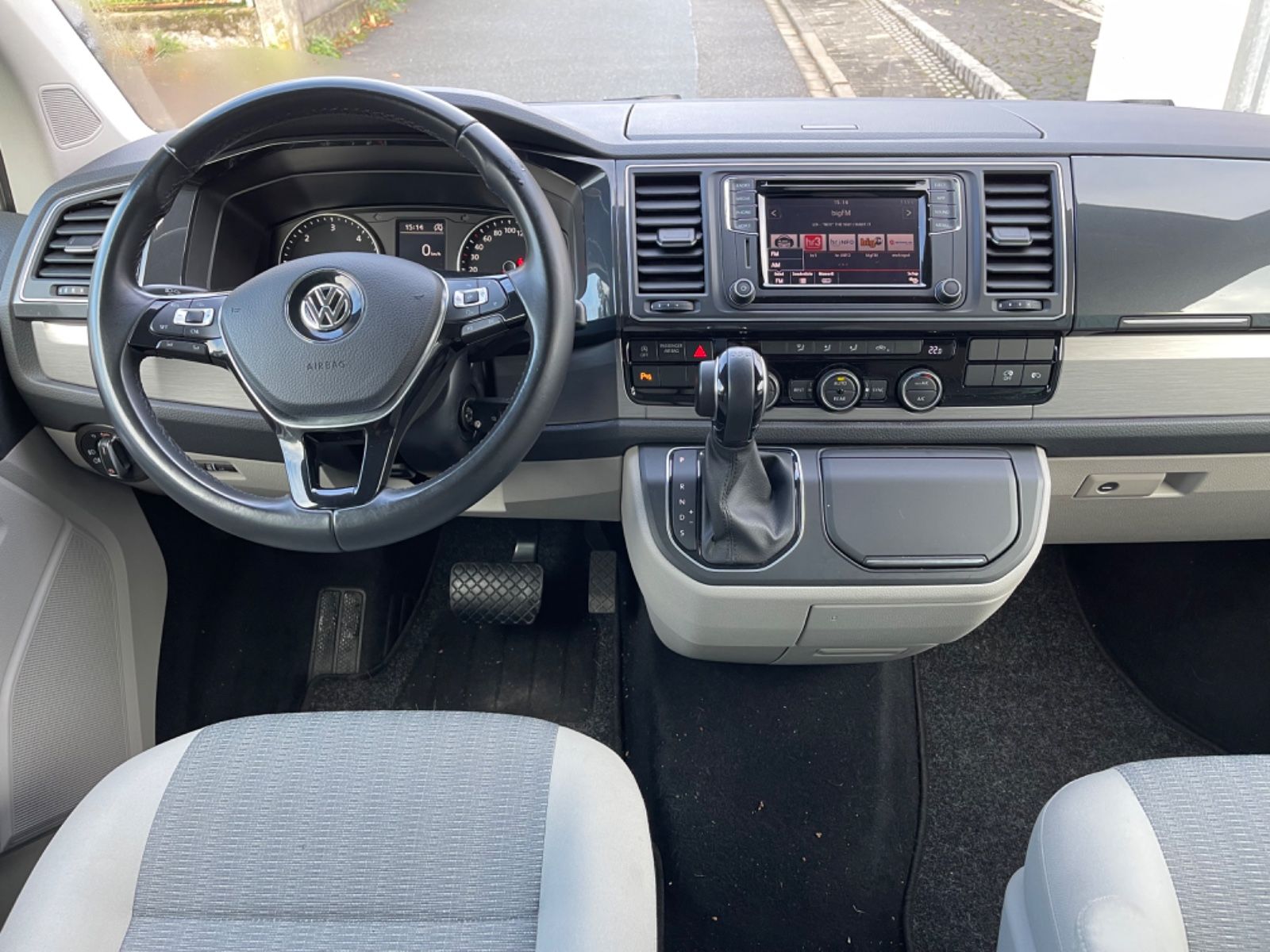 Fahrzeugabbildung Volkswagen T6 Caravelle Comfortline lang 9Sitze Automatik