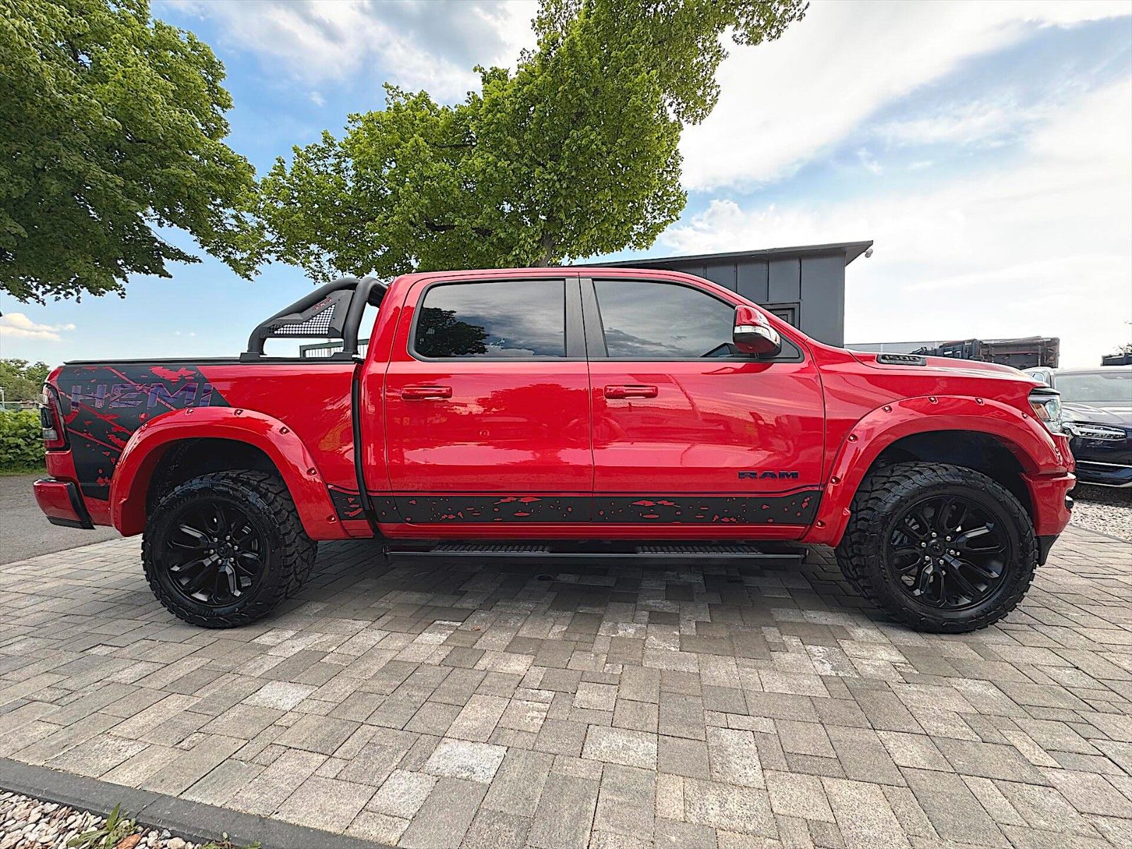 Fahrzeugabbildung Dodge RAM 5.7 V8 HEMI Red Devil NightEdition 4x4 eTorq