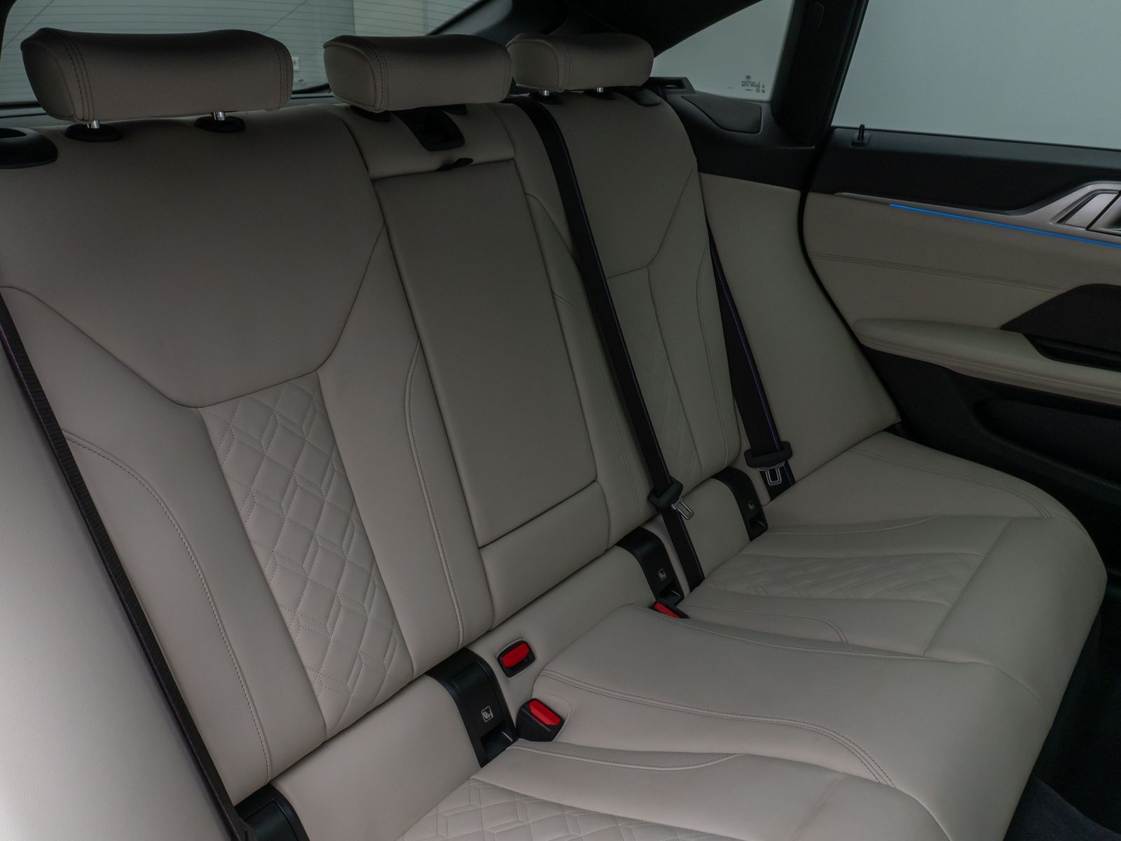 Fahrzeugabbildung BMW i4 M50 Gran Coupé 360°Glasdach Laser HUD DAB H/K