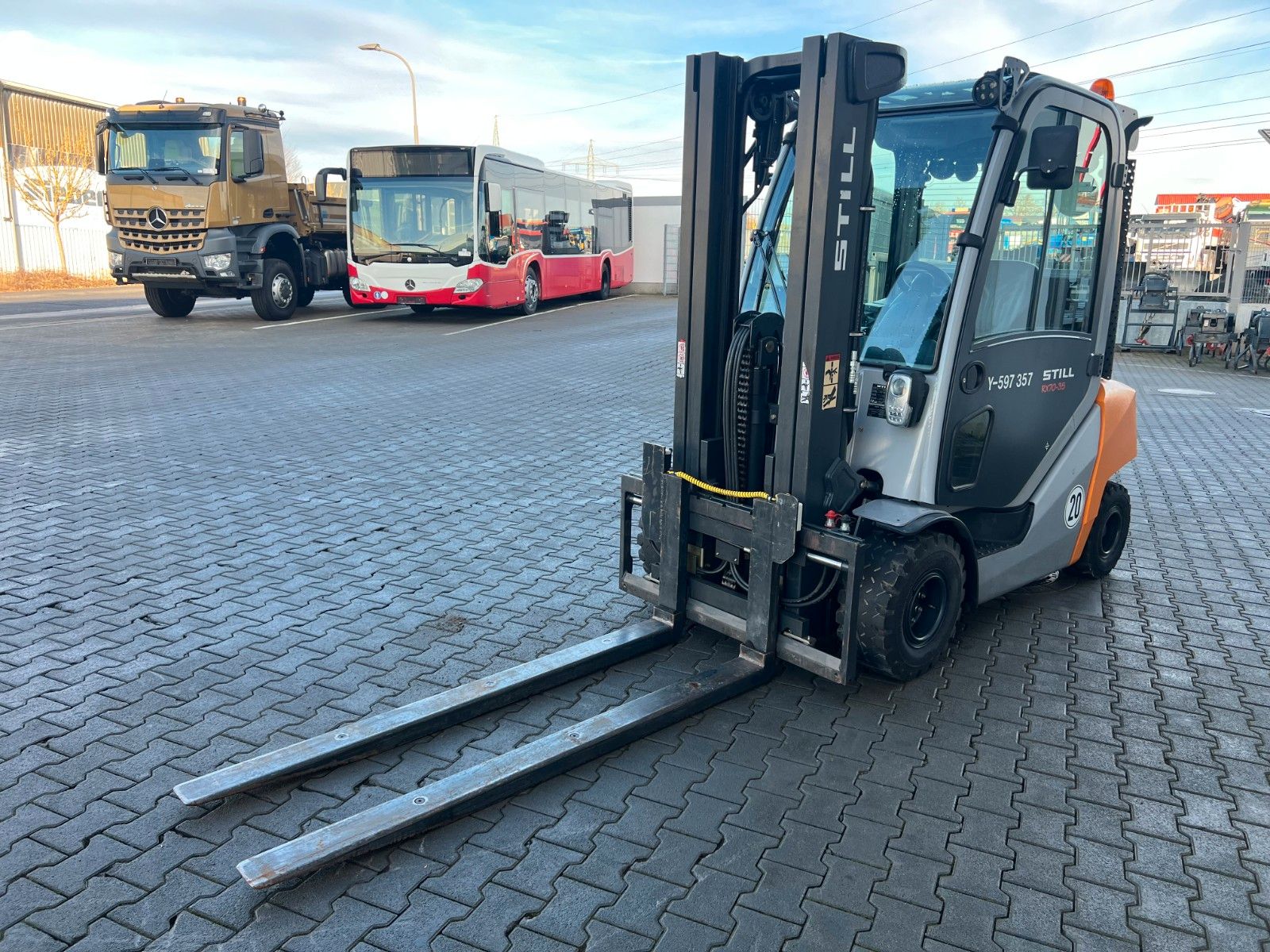 Fahrzeugabbildung Still RX70-30 / Triplex: 4.60m / nur 568h / SS / Waage