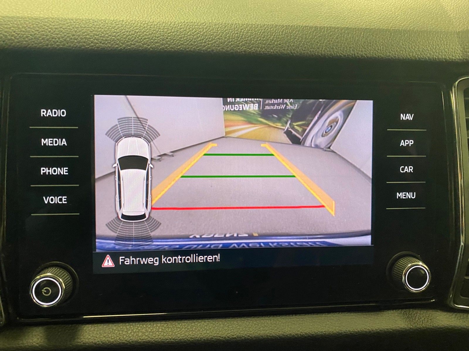 Fahrzeugabbildung SKODA Kodiaq 2.0 TDI SCR DSG AMBITION+7SITZER+ACC+KAME