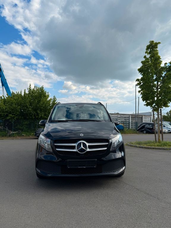 Image of Mercedes-Benz V 220