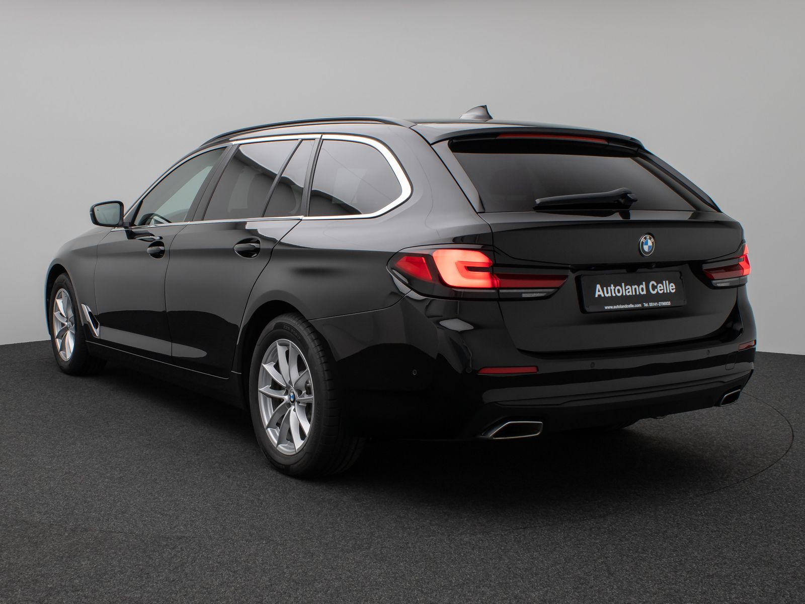 Fahrzeugabbildung BMW 520d Panorama Kamera DAB HiFi AHK M Sport Alarm