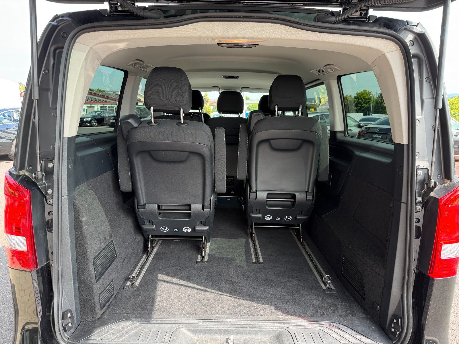 Fahrzeugabbildung Mercedes-Benz V 250 d 4MATIC DISTRONIC 360Kamera 7Sitze