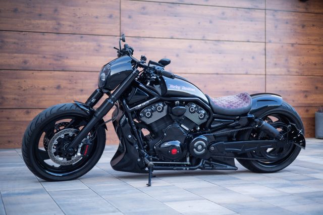 Harley-Davidson V Rod Night rod / by Agathe Romain Custom