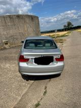 BMW Auto bmw 318i E90 - BMW 318 aus 2006: 318i