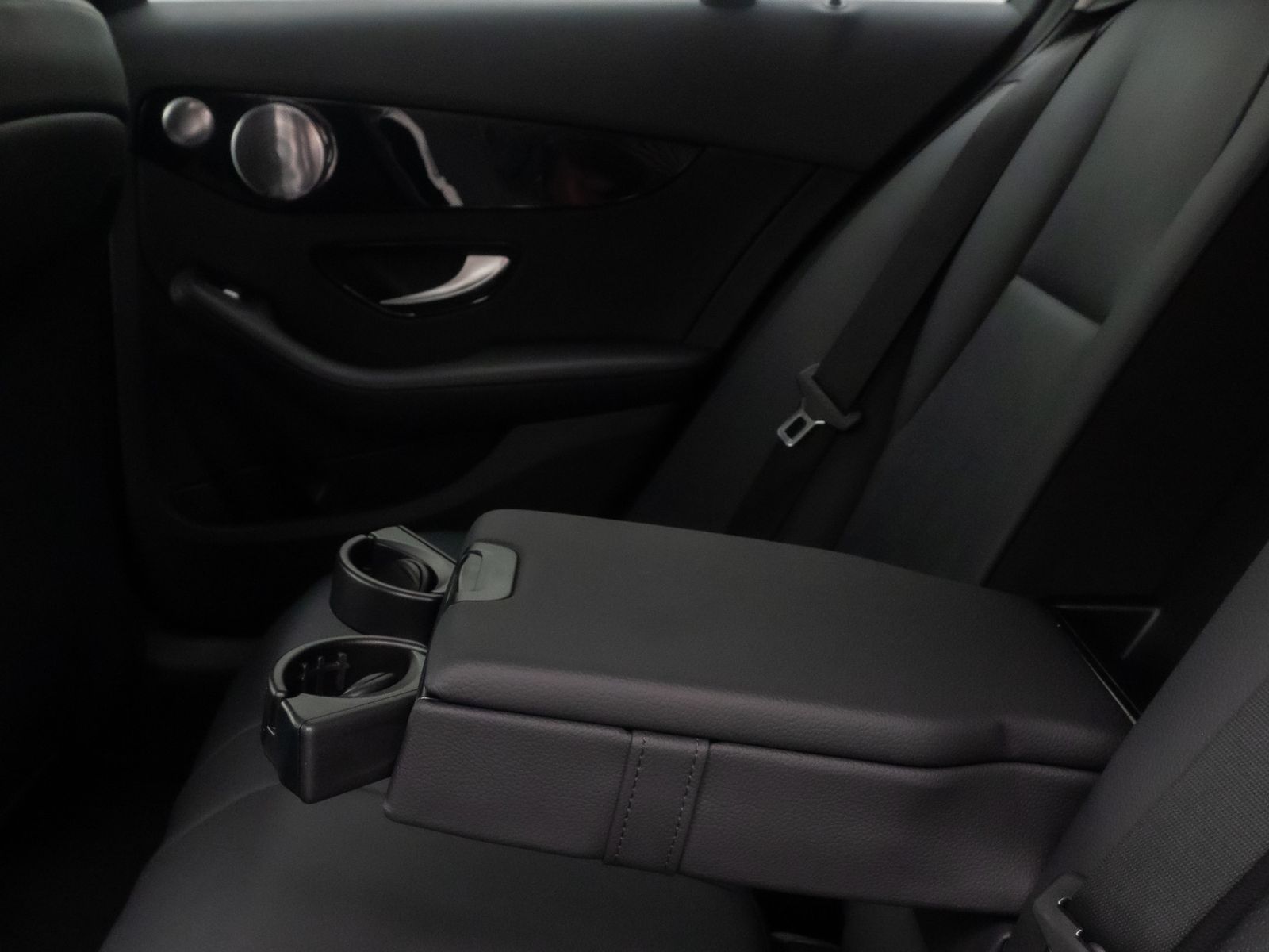 Fahrzeugabbildung Mercedes-Benz C 200 Tempomat LED SoudSys Burmester AHK FahrAs