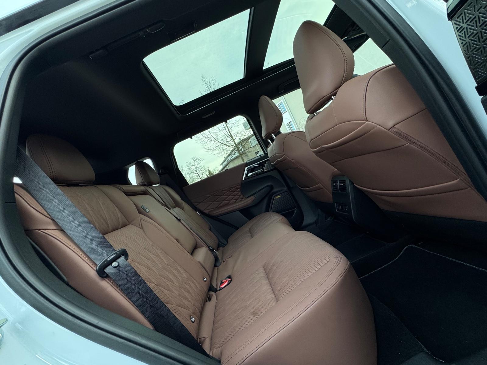 Mitsubishi LUXURY  2.4 PHEV 100 kW S-AWC Top
