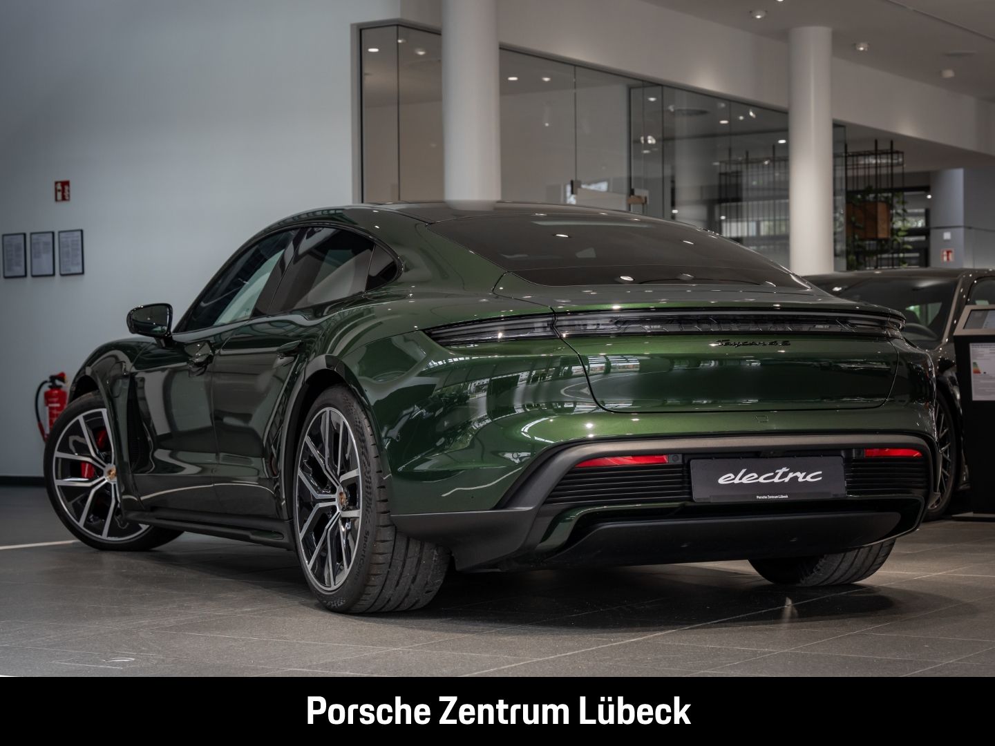 Porsche Taycan 4S Black Edition Head-Up Panoramadach imagem 3