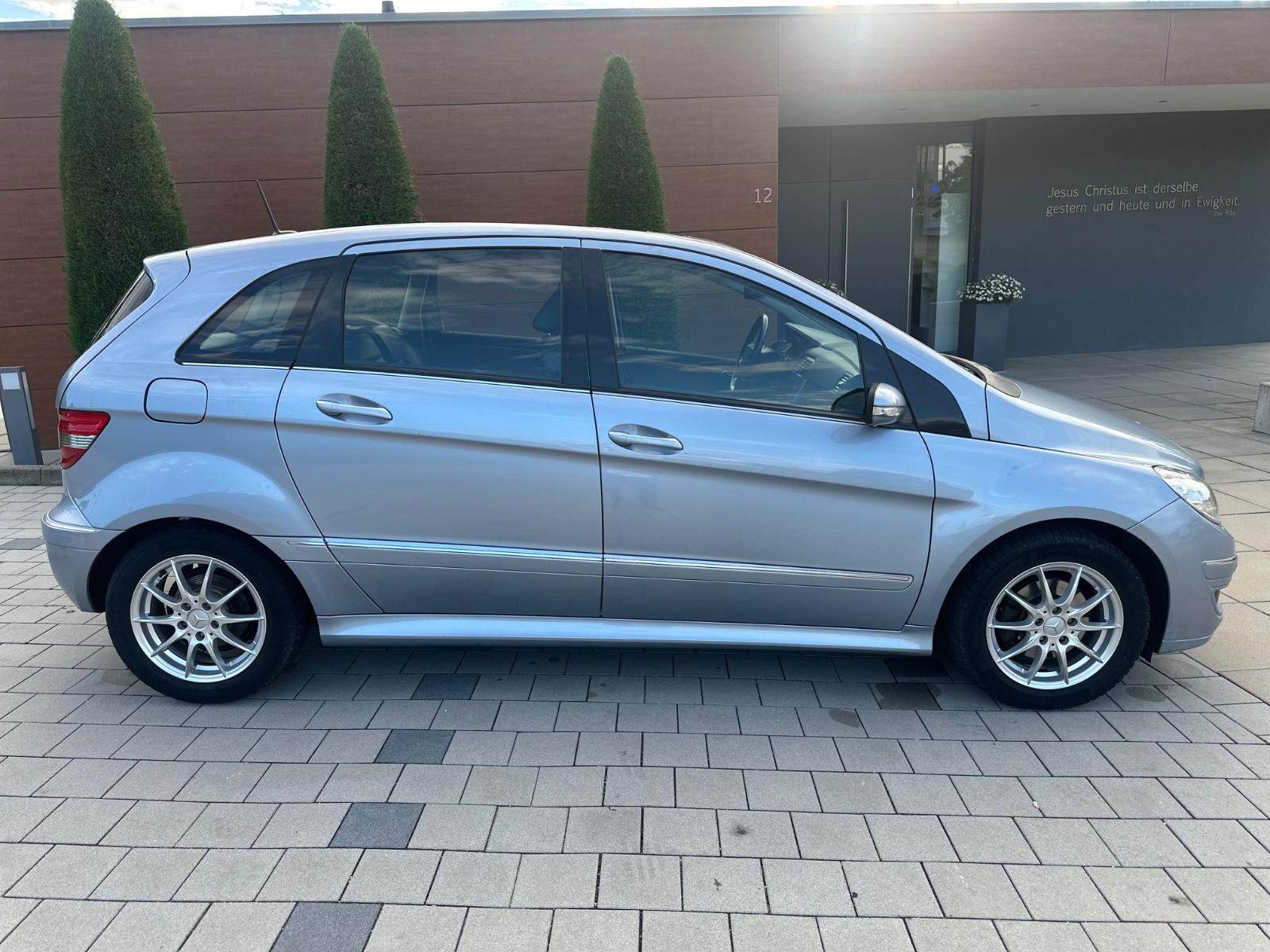 Mercedes-Benz B 200 Turbo Designo*Harman-Kardon*Service Neu