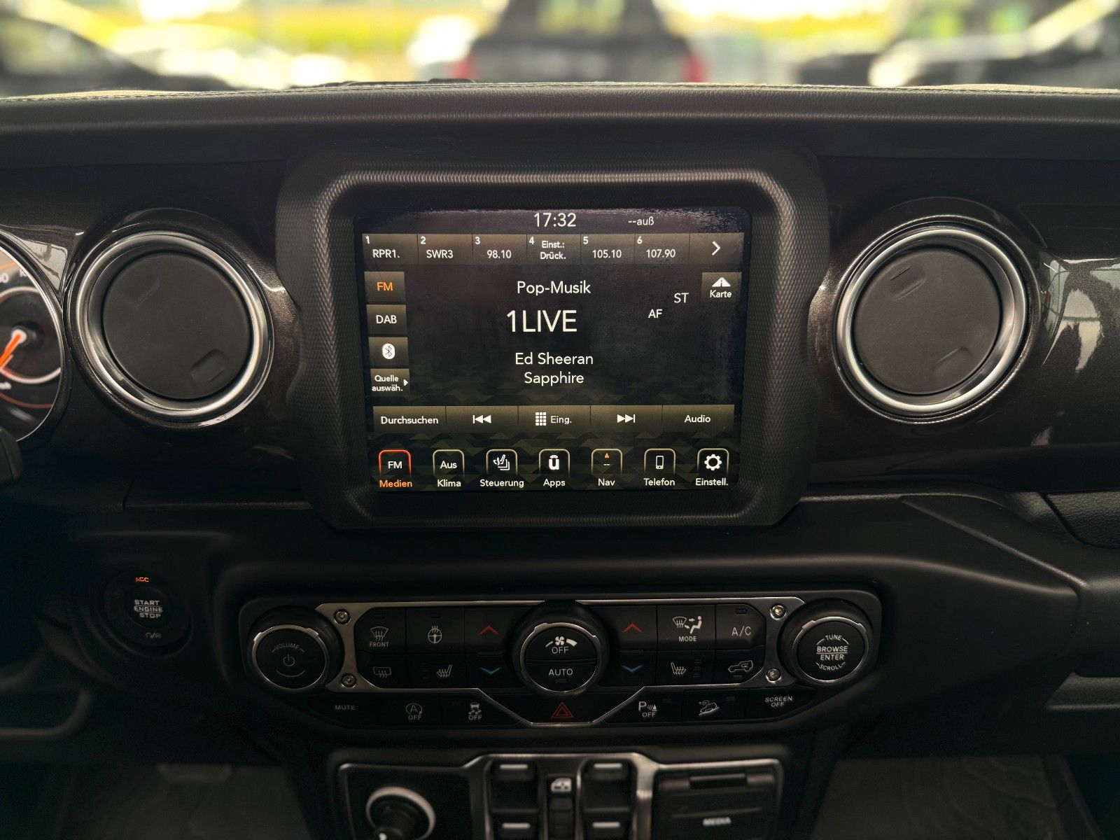 Fahrzeugabbildung Jeep Wrangler Unlimited 2.0 T-GDI Night Eagle Sky One