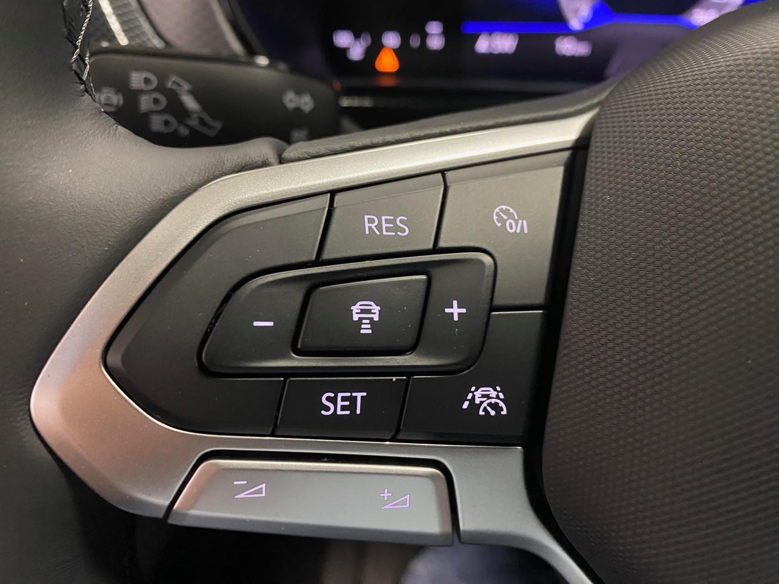 Fahrzeugabbildung Volkswagen T-Cross 1.0 TSI Life+APP+ACC+TOTWINKEL+KAMERA+++