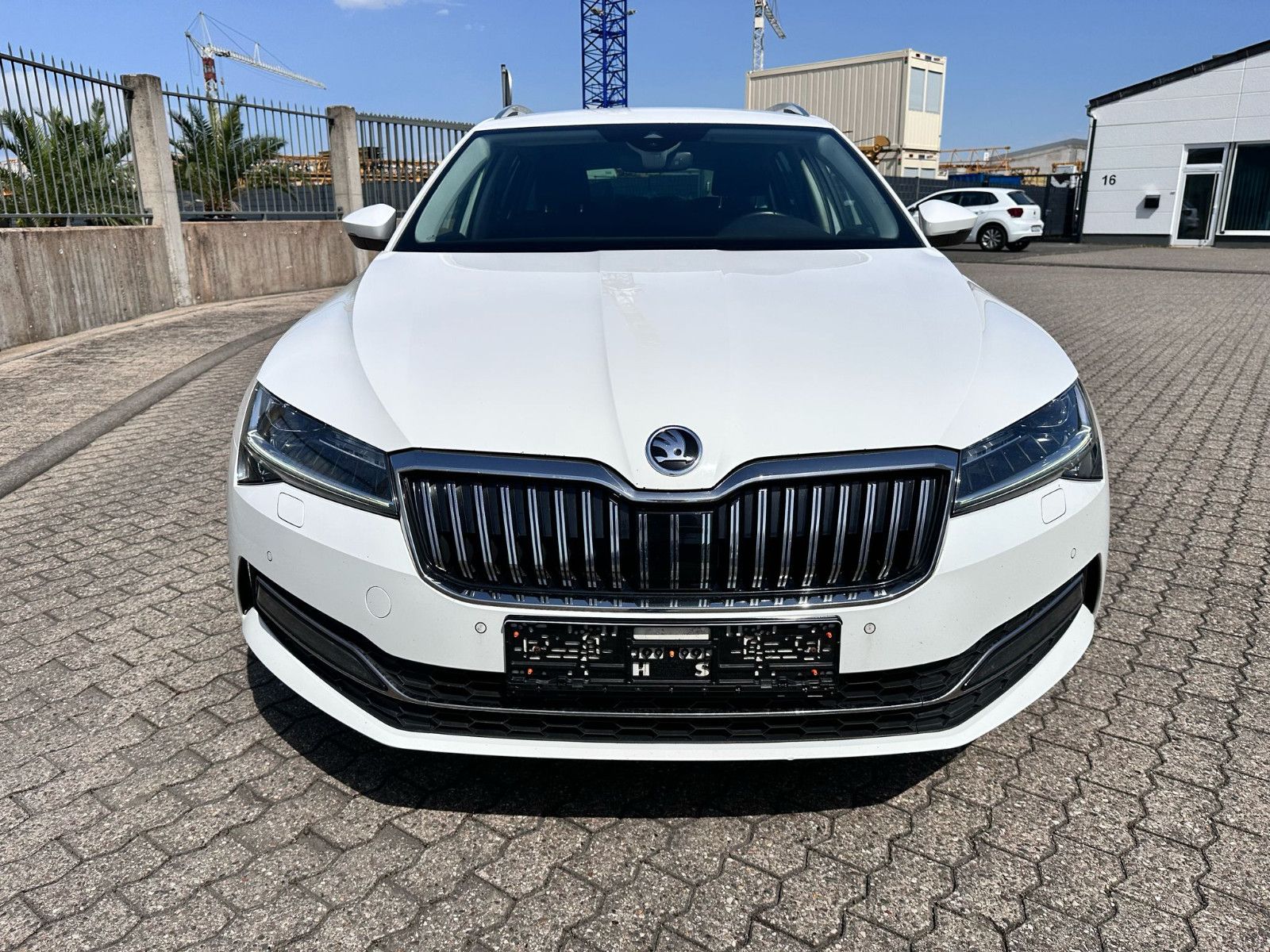 Fahrzeugabbildung SKODA Superb Combi Style / NAVI / GEPFLEGT