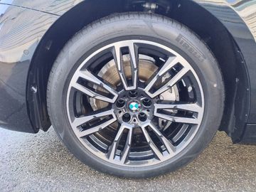 BMW i5 xDrive40 Touring M Sportpaket Head-Up DAB