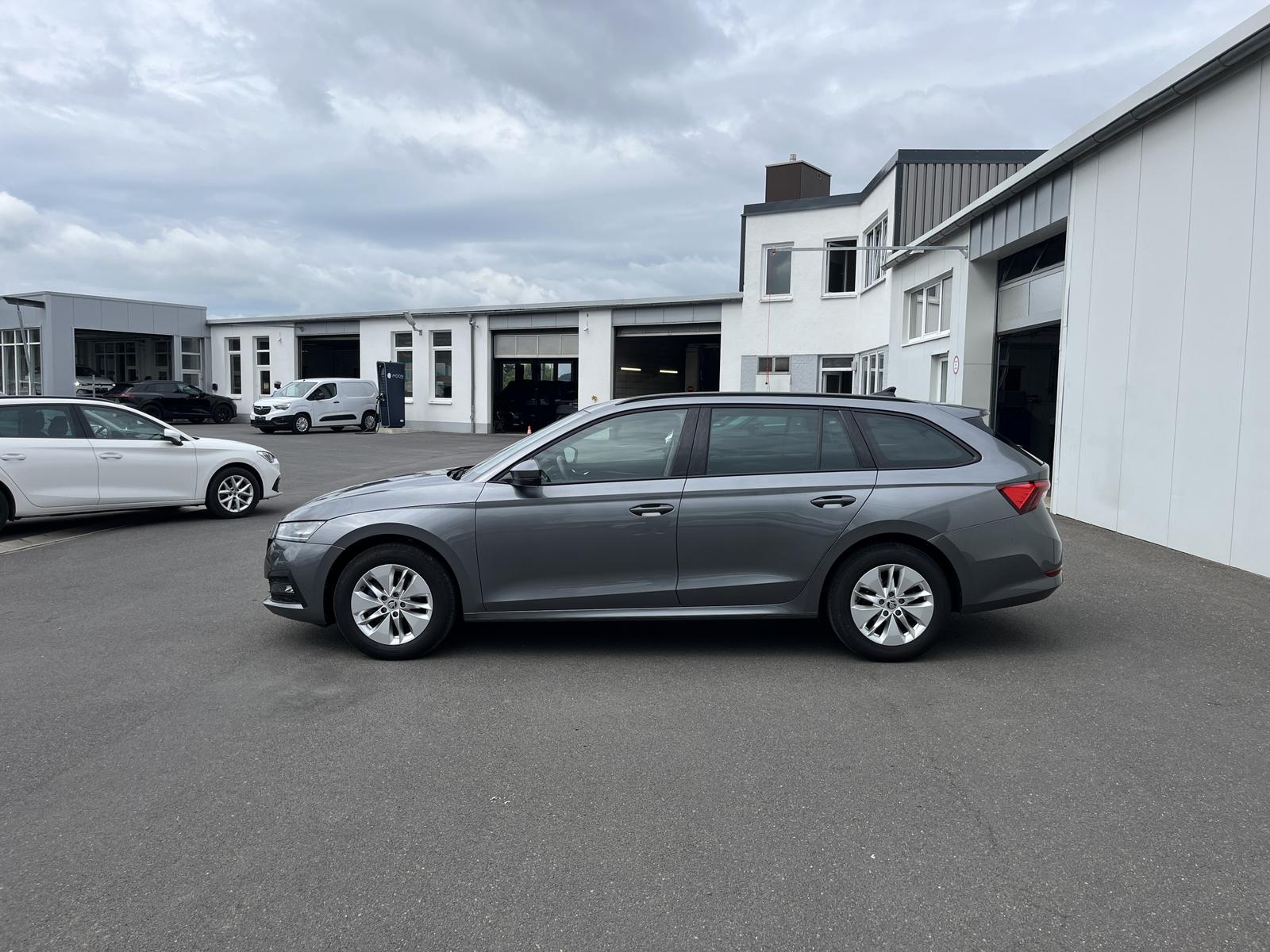 Skoda Octavia Combi 2.0 TDI DSG Blackline 141€ m.20% A