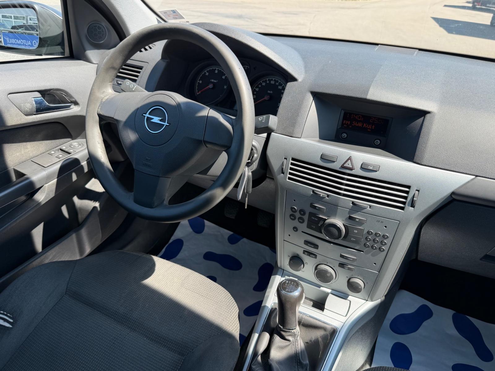 Opel Astra 2009 — photo 14