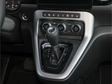 Mercedes-Benz T 180 Progressive 7 Sitze LED Navi Kamera