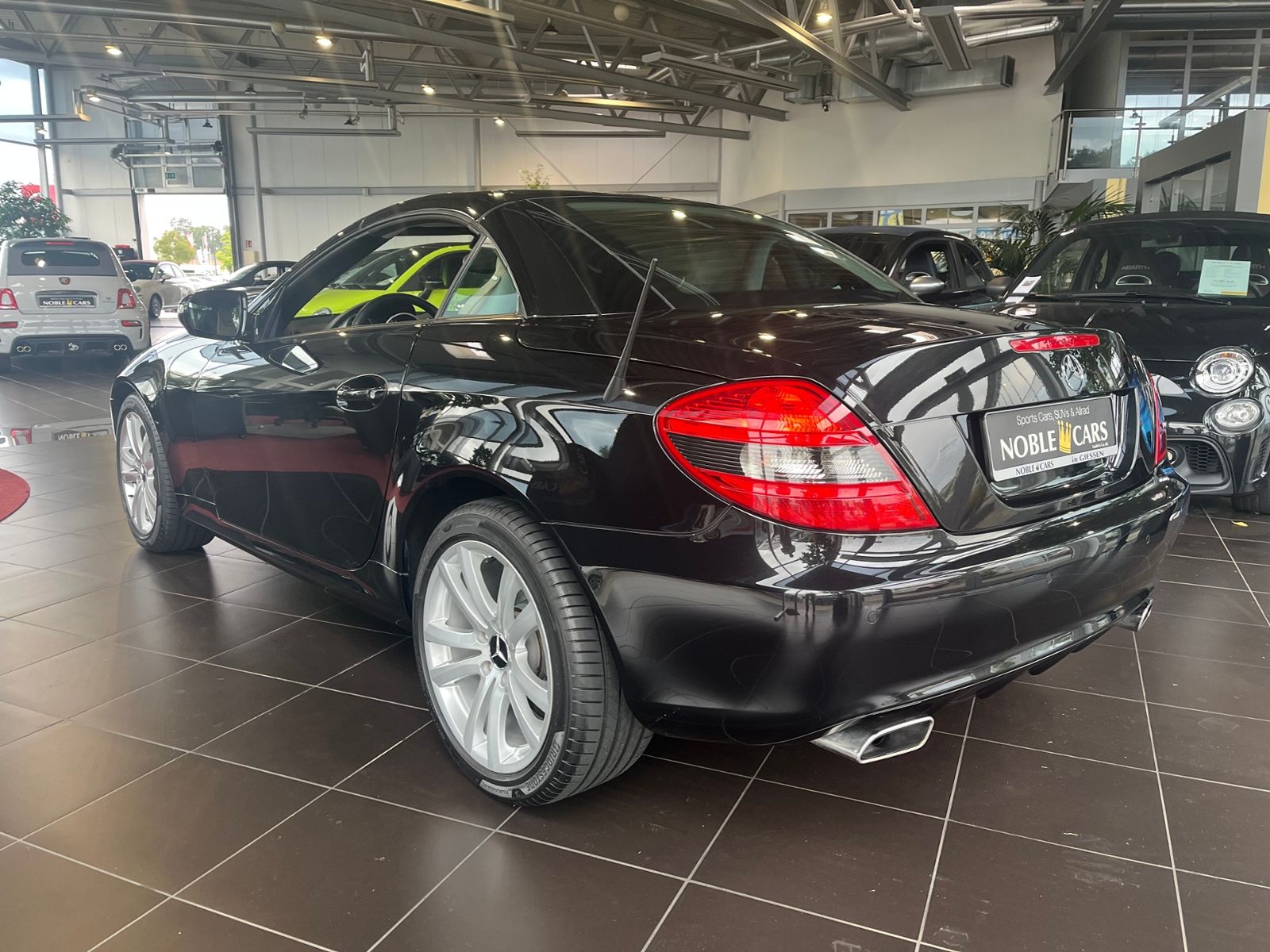 Fahrzeugabbildung Mercedes-Benz SLK Roadster 200 Kompressor AIRSCARF PDC SHZ