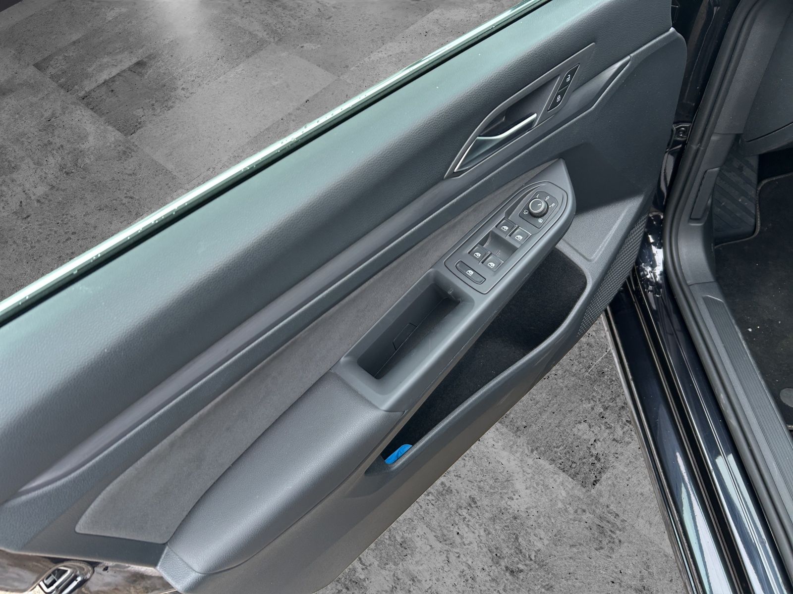 Fahrzeugabbildung Volkswagen Golf VIII Variant TSI Style DSG 4M Matrix Navi A