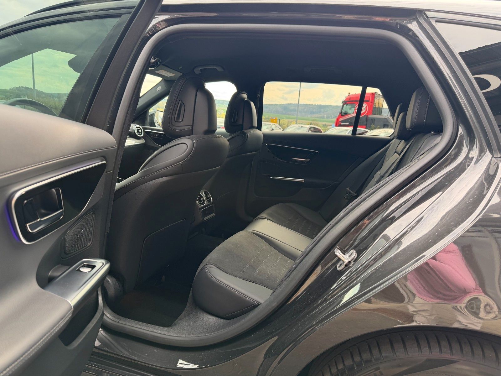 Fahrzeugabbildung Mercedes-Benz C 220 T d 4M AMG Night+AHK+Ambiente+TOTW+Winterp