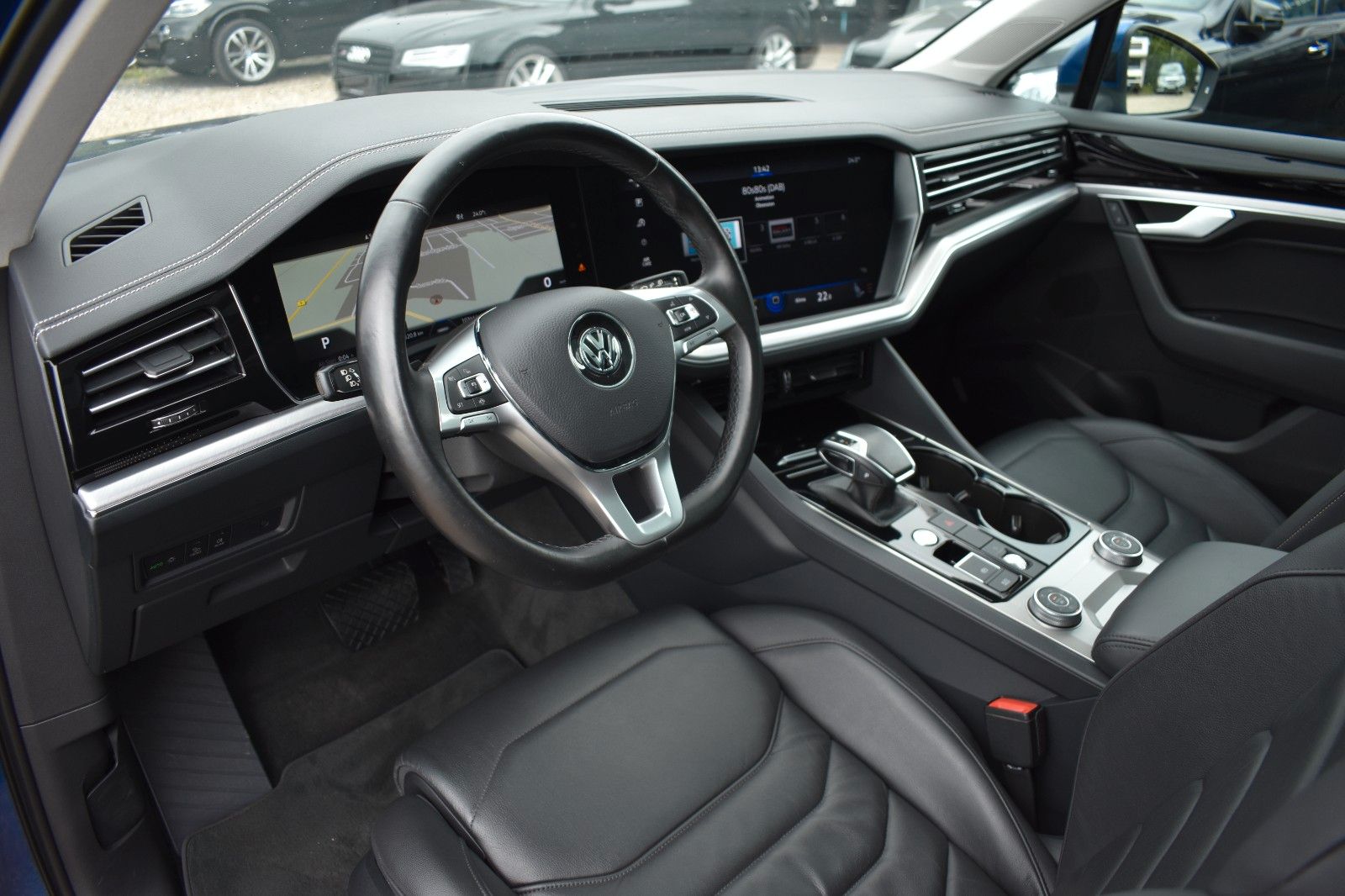 Fahrzeugabbildung Volkswagen Touareg Elegance 4Motion Liveco AHK Panorama Key