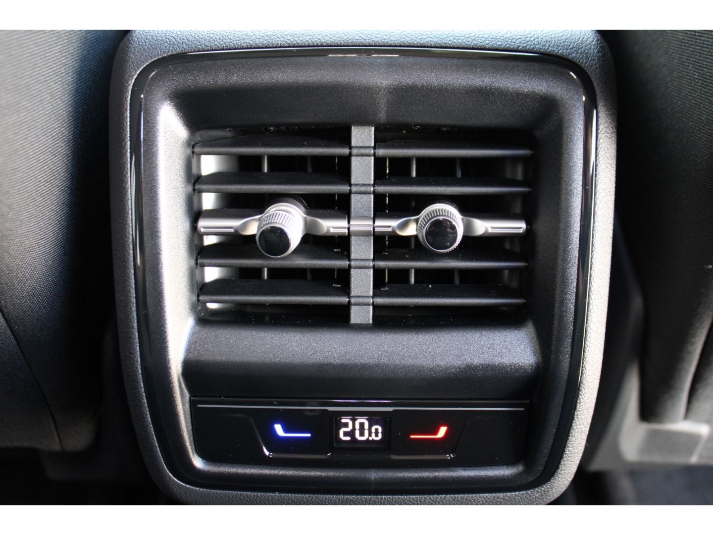 Fahrzeugabbildung SKODA Kodiaq Selection 1,5 TSI mHEV ACC AHK LED TWA RF