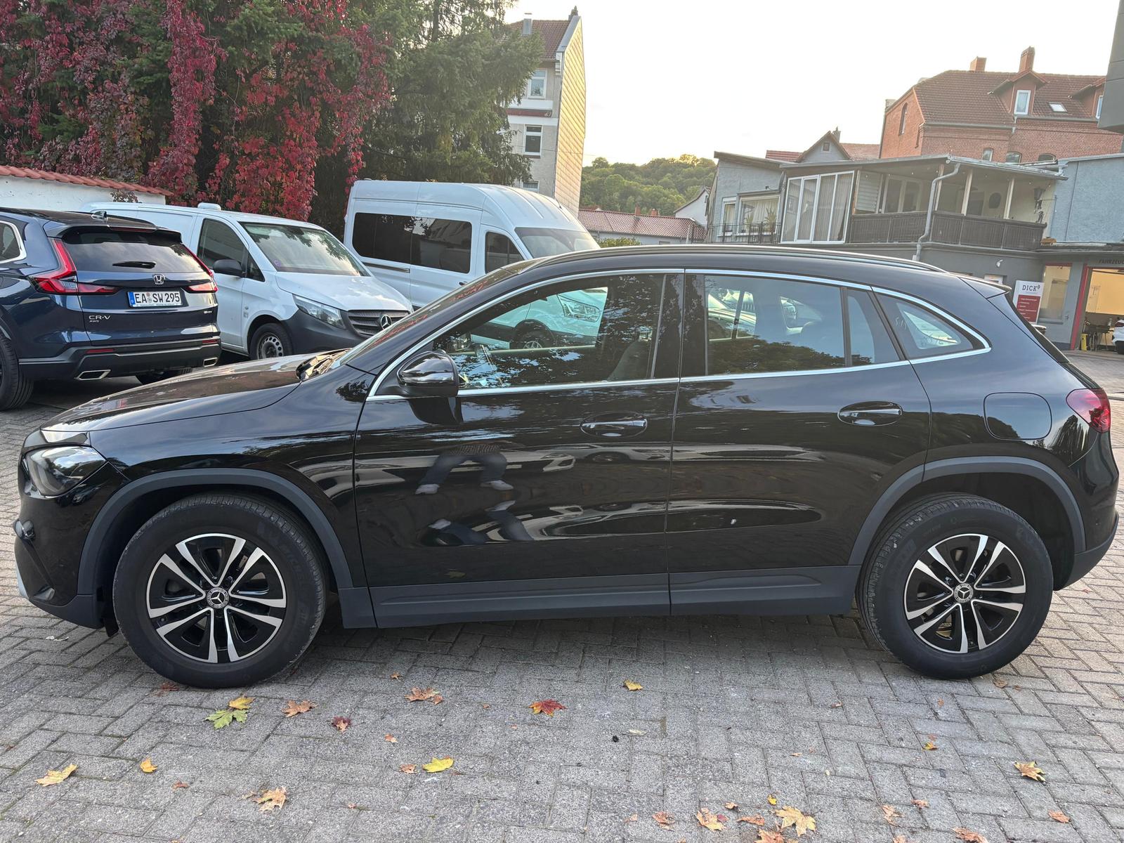 Mercedes-Benz GLA 7G LED+MBUX+VIRT+SHZ+KAM+T-LEDER+NAV+DAB, миниатюра 4