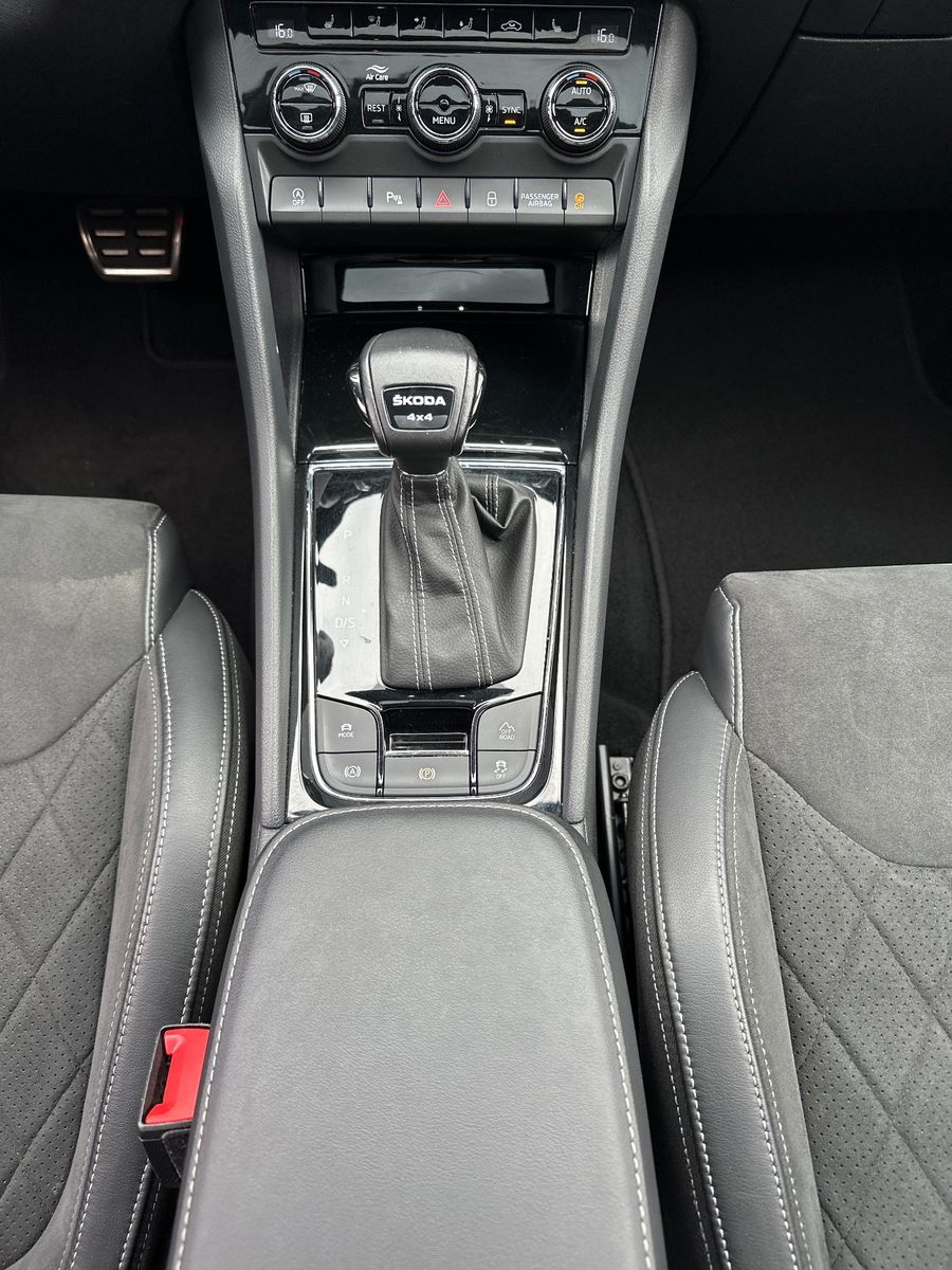 Fahrzeugabbildung SKODA Kodiaq Sportline 4x4 NAV+LED+PANO+AHK+ACC+19ZOLL