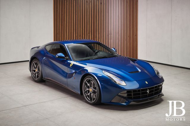 Ferrari F12 Atelier Carbon Lift Kamera Racing  LED JBL