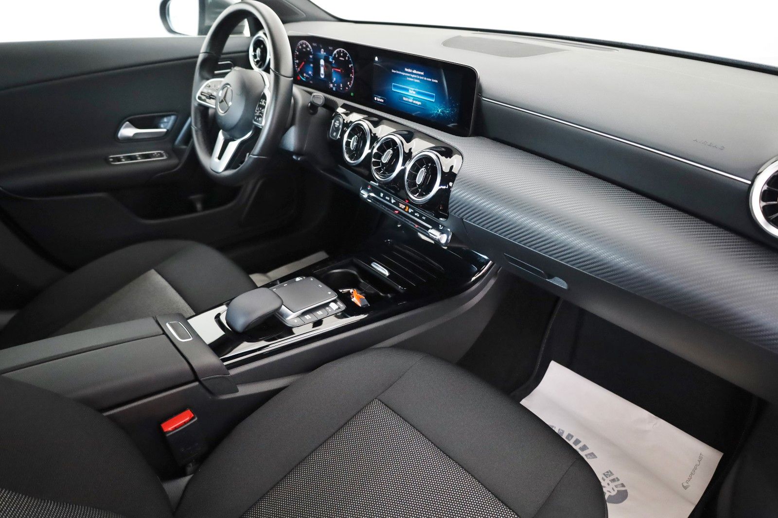 Fahrzeugabbildung Mercedes-Benz CLA 200 Coupè, Navi, LED, SH, Kamera, Widescreen