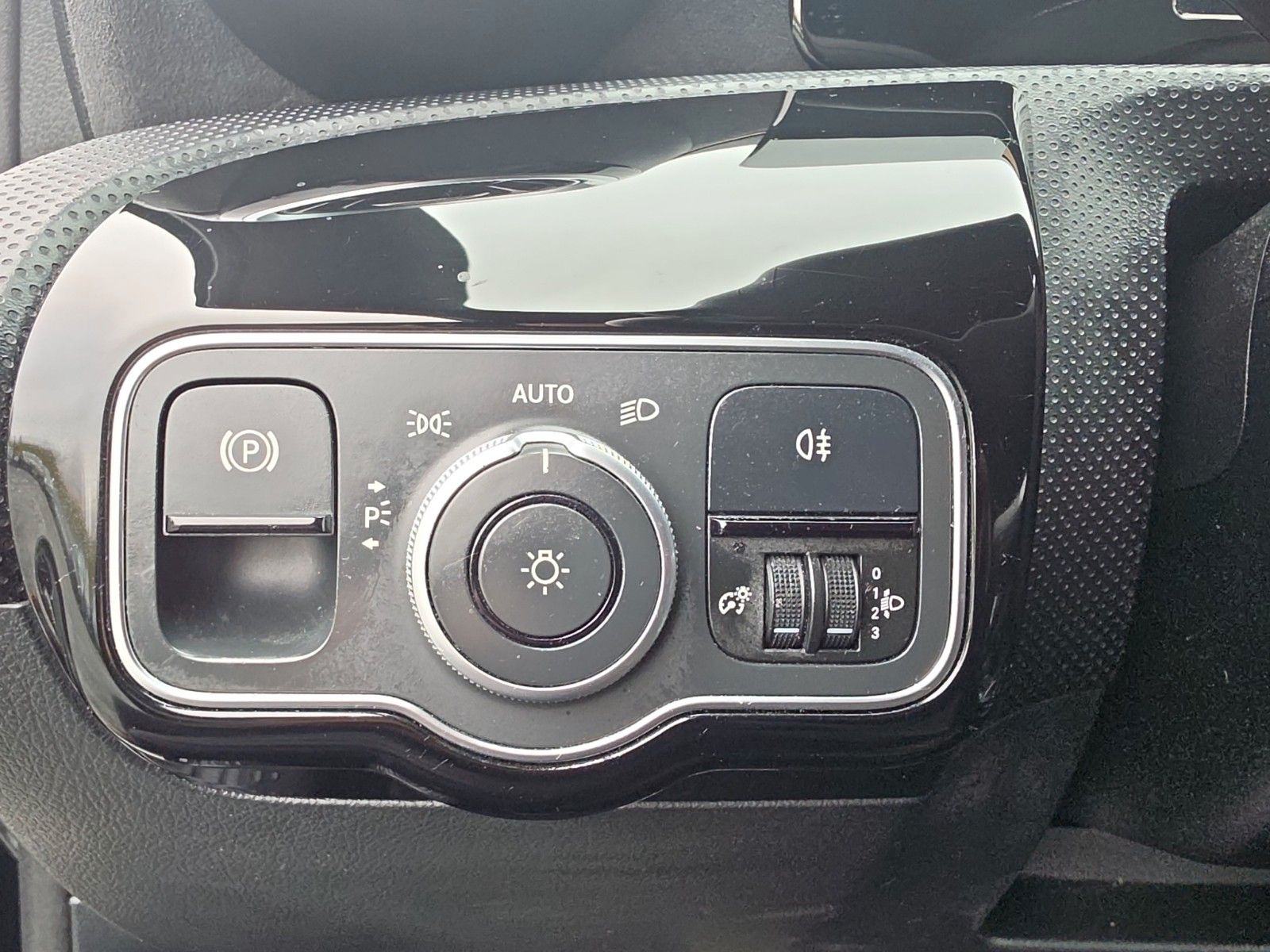 Fahrzeugabbildung Mercedes-Benz A 180 AMG*NIGHT*WIDESCREEN*MBUX*
