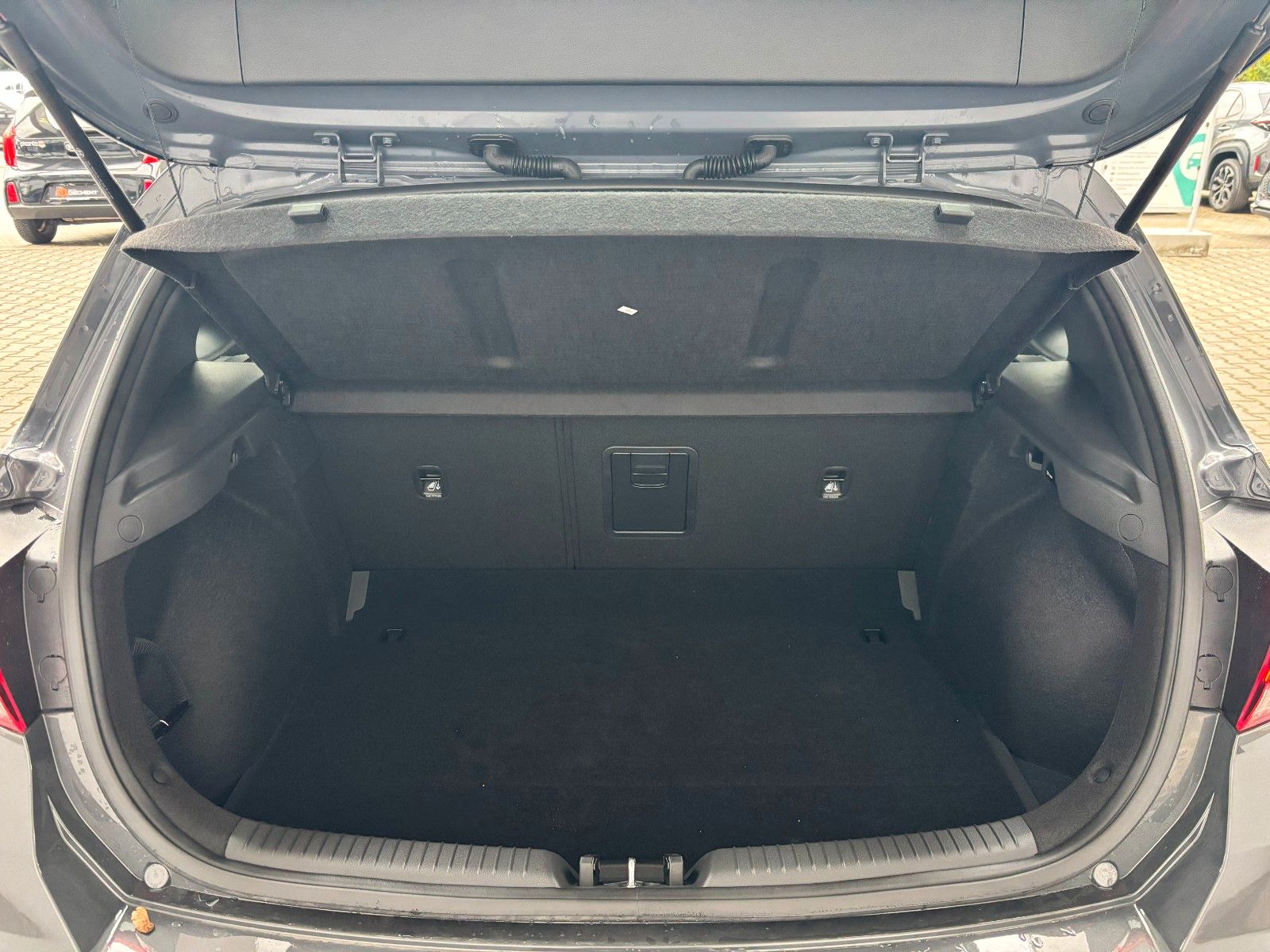 Fahrzeugabbildung Hyundai i30 AVANTAGE DCT 140PS Navi/SHZ/Kamera!