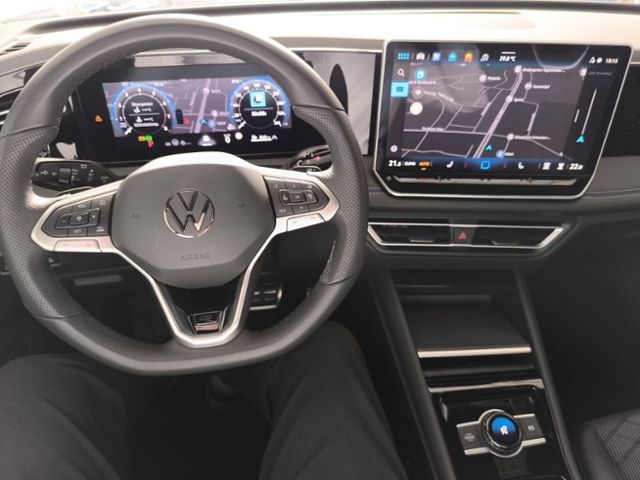 Fahrzeugabbildung Volkswagen Tiguan 1.5 eTSI DSG R-Line STANDHZG HD-MATRIX-LE