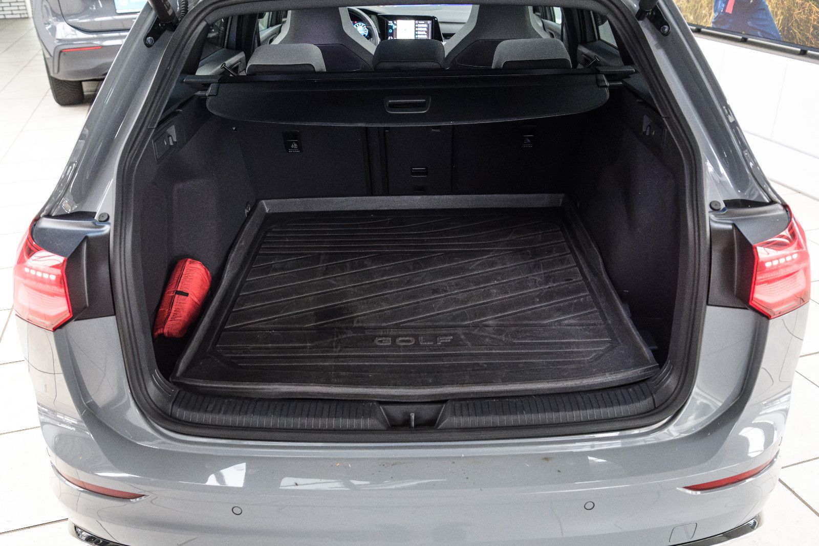 Fahrzeugabbildung Volkswagen Golf Variant R-Line eTSI DSG+AHK+Kamera+Pano