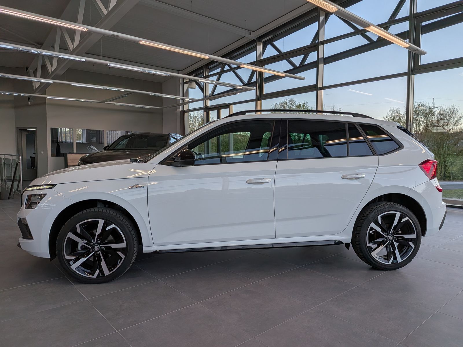 Fahrzeugabbildung SKODA Kamiq 1.5 TSI DSG Monte Carlo Pano Matrix 5J.GAR
