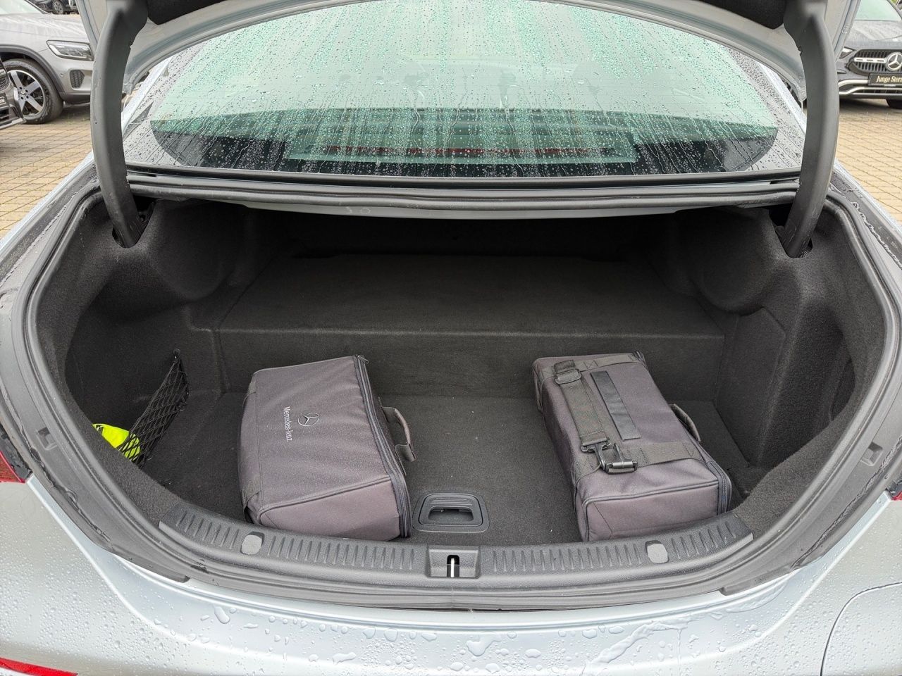Fahrzeugabbildung Mercedes-Benz E 300 e AVANTGARDE+WIDESCREEN+DAB+LED+KAMERA+