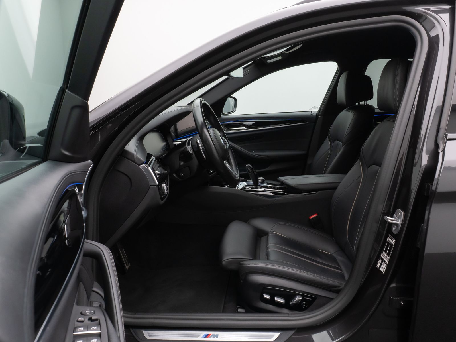 Fahrzeugabbildung BMW 520i M Sport Kamera DAB AHK Alarm Komfort 19Zoll