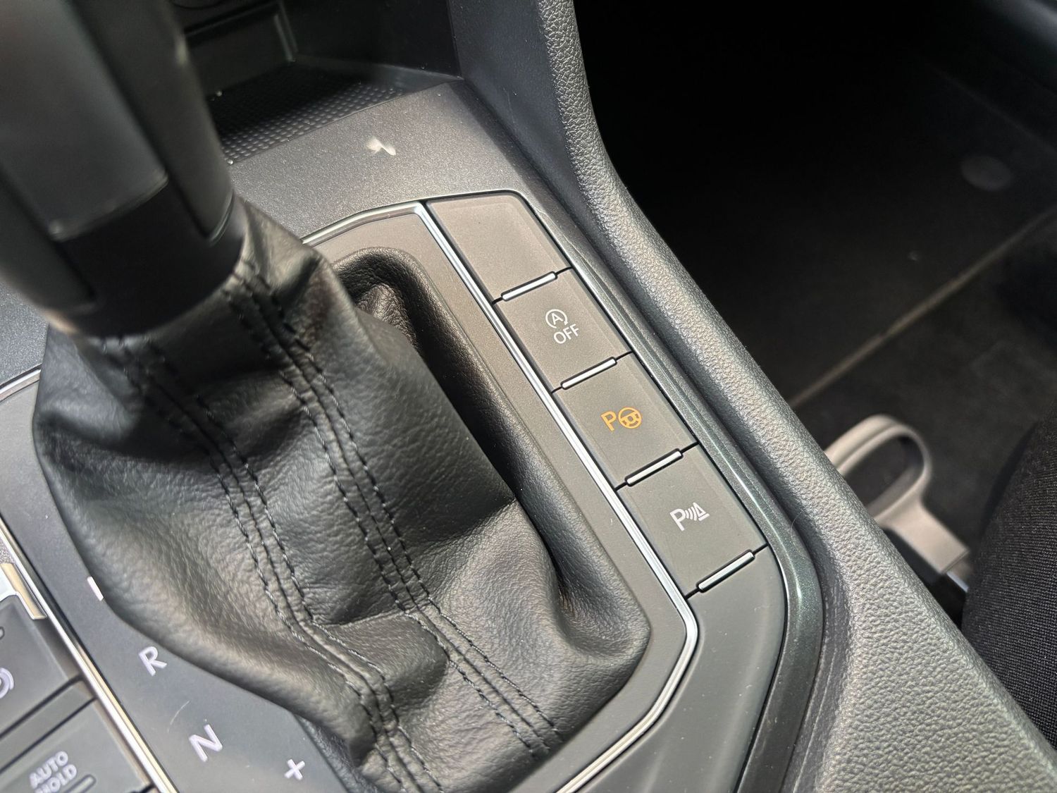 Fahrzeugabbildung Volkswagen Tiguan 1.5 TSI IQ.DRIVE#DSG#LED#ACC#Spur#Keyless