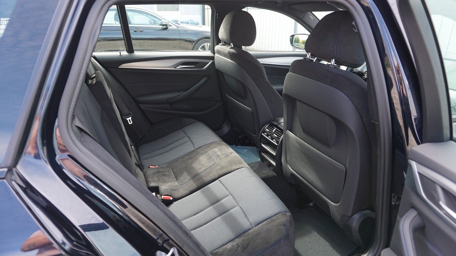 Fahrzeugabbildung BMW 520d xDrive Touring M Sport Navi,LED,Kamera,SH