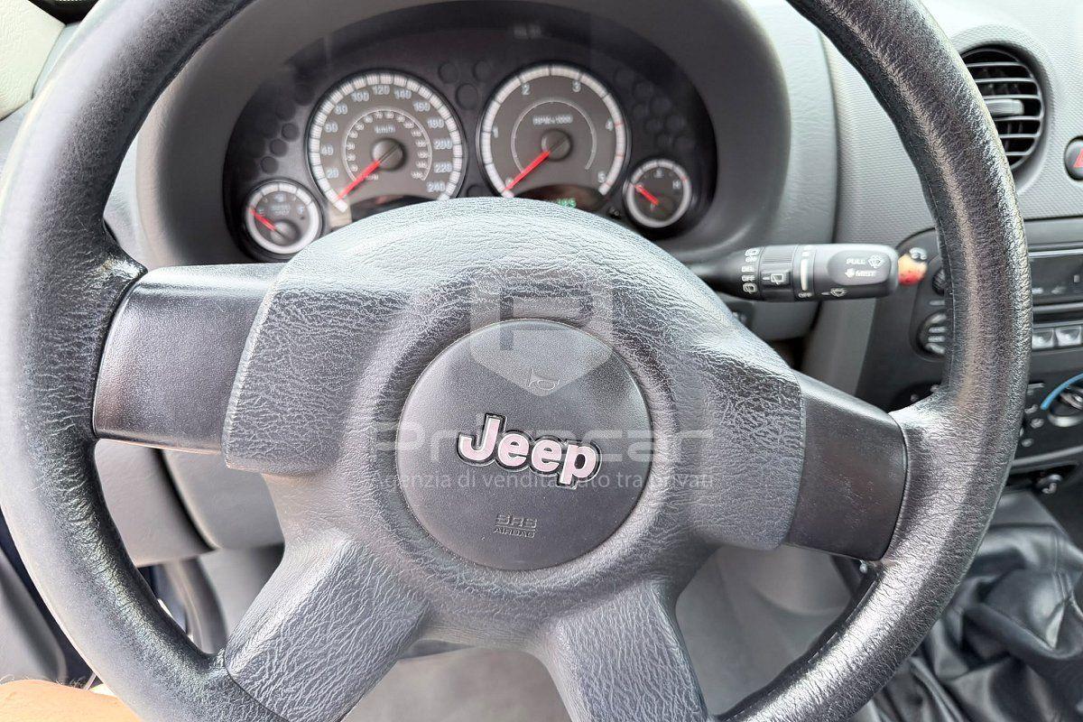 Jeep Cherokee 2007 — фото 11