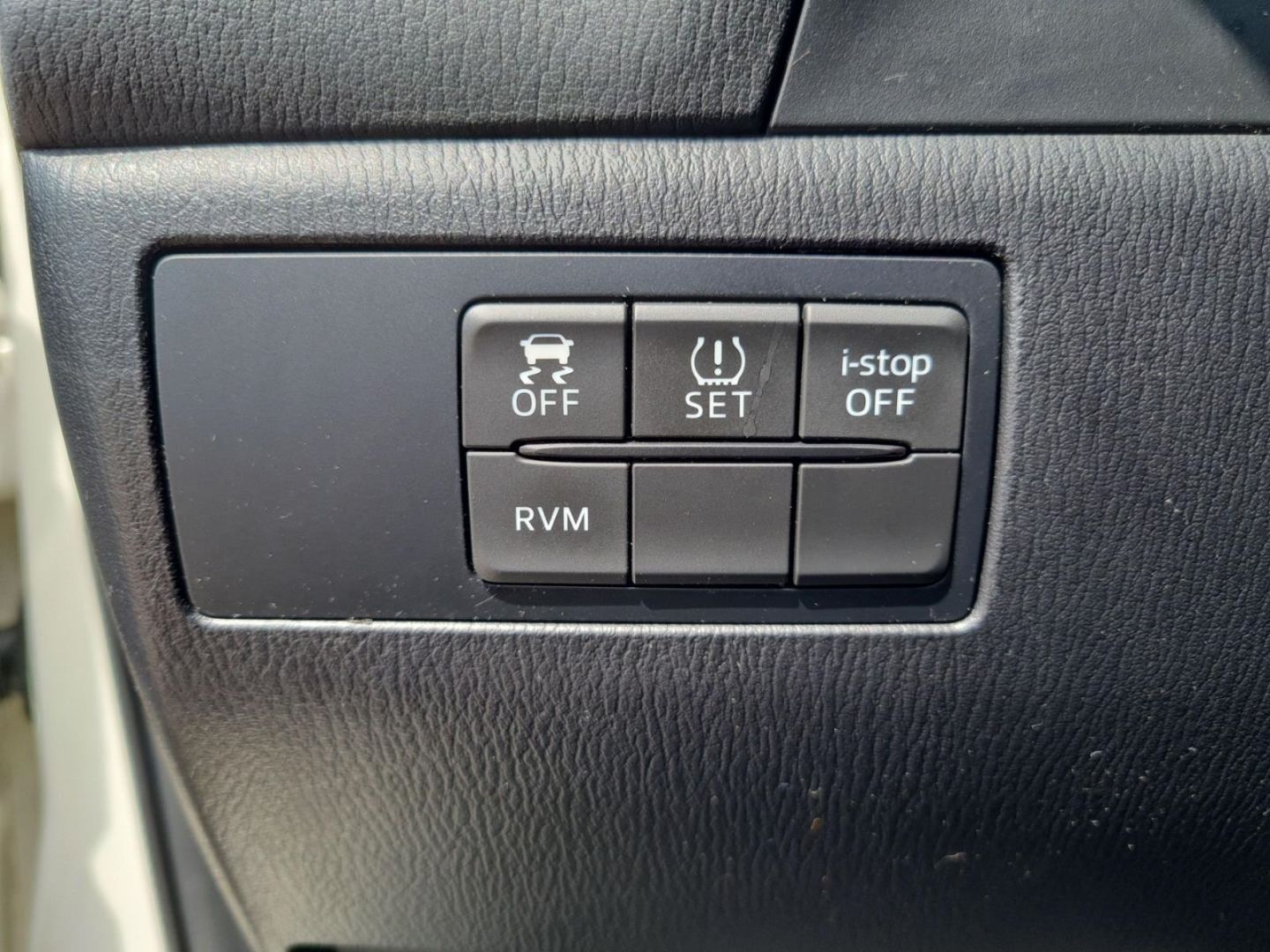 Fahrzeugabbildung Mazda 3 Center-Line er 2.0 LED-Tagfahrlicht