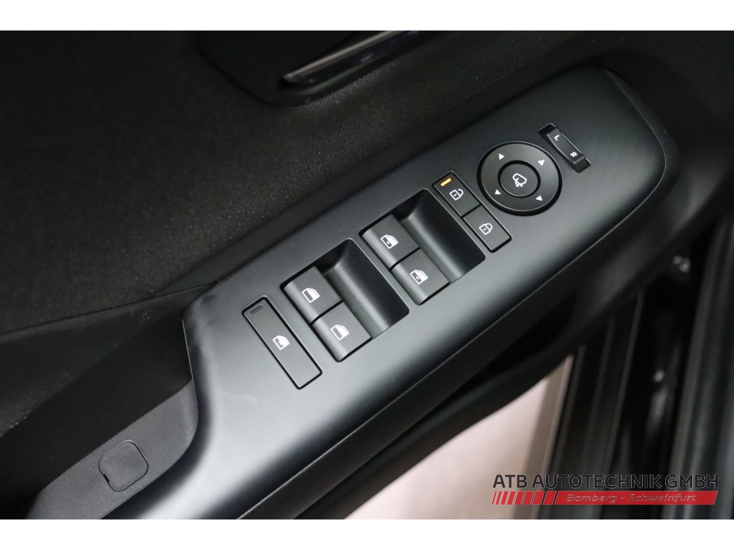 Fahrzeugabbildung Hyundai KONA Elektro MY25 N-Line 65,4kWh 218PS 2WD el. H