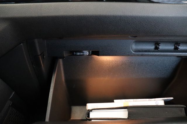 Fahrzeugabbildung Volkswagen Touran 1.6Ltr Comfortline |7SITZER|PANO|SHZ|PDC|