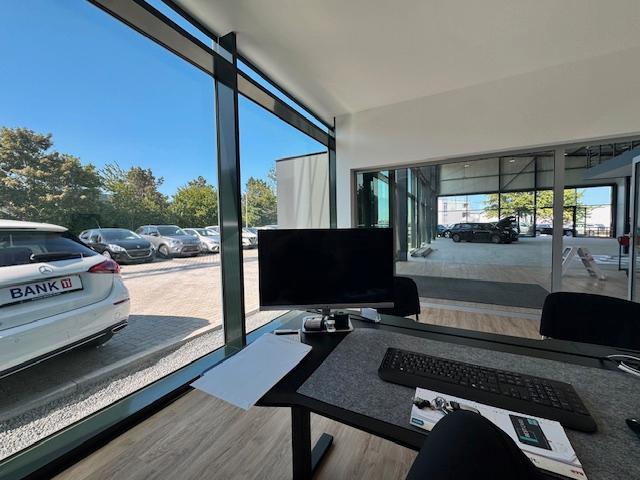 showroom-image-bottom